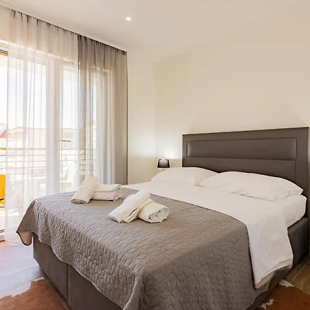 Apartmani Benzon Baška Voda Exterior foto